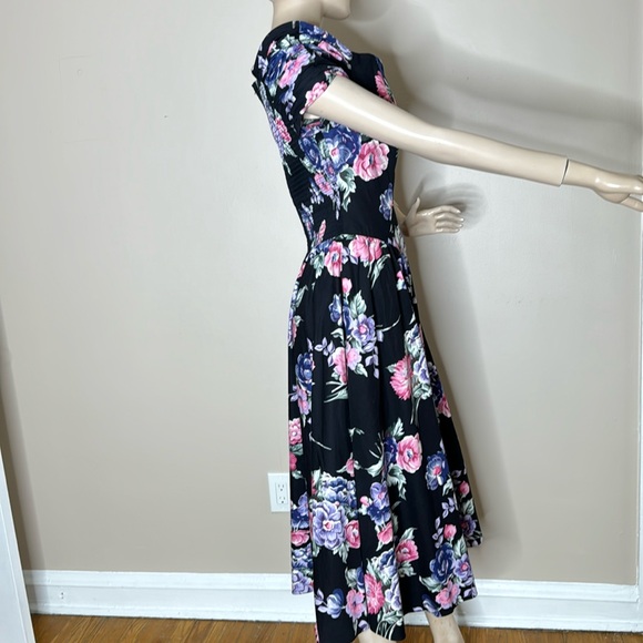 Vintage Floral Dress - Picture 4 of 16